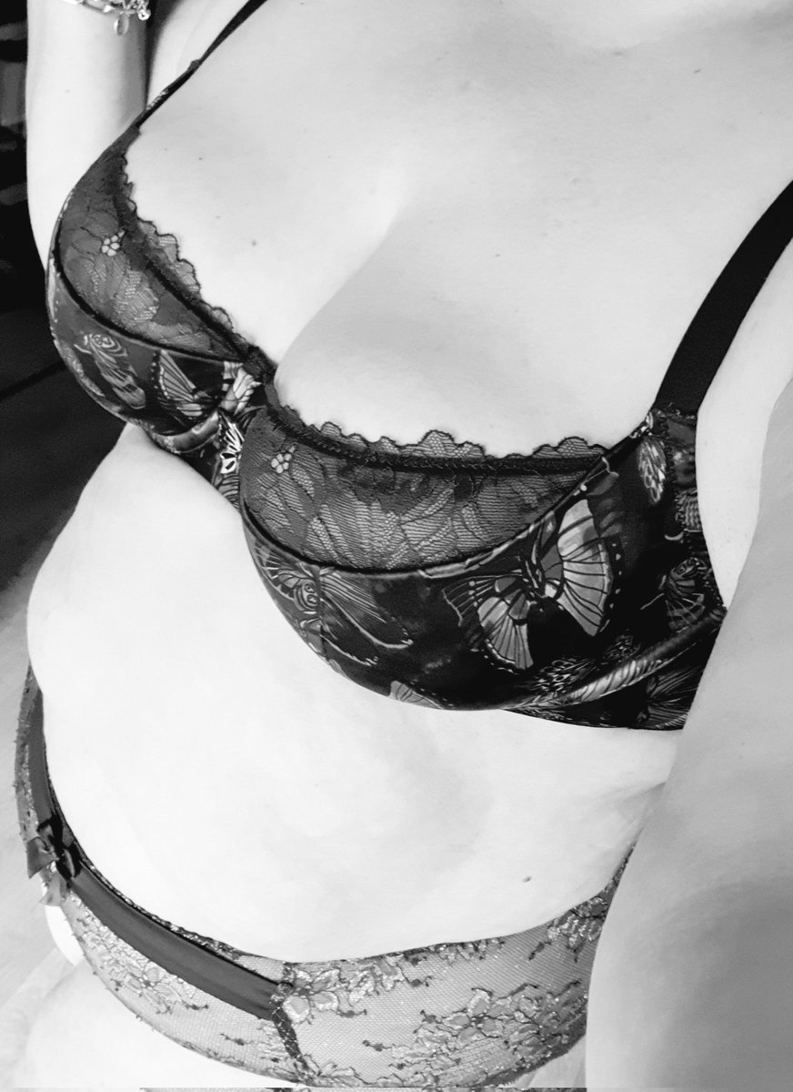 69KittySlut's tweet photo. On va voir si vous suivez...je portais quelle couleur de sous-vêtements aujourd'hui mes petits cochons? 😋
Une #dediboobs à l'un de mes abonnés qui trouvent 😈
@Body_Art_be_fr
#pute #salope #chienne #slut #cochonne #curvy #boobs #bigboobs #seins #grosseins #coquine #sexy #quizz https://t.co/4HkSYFUTwl