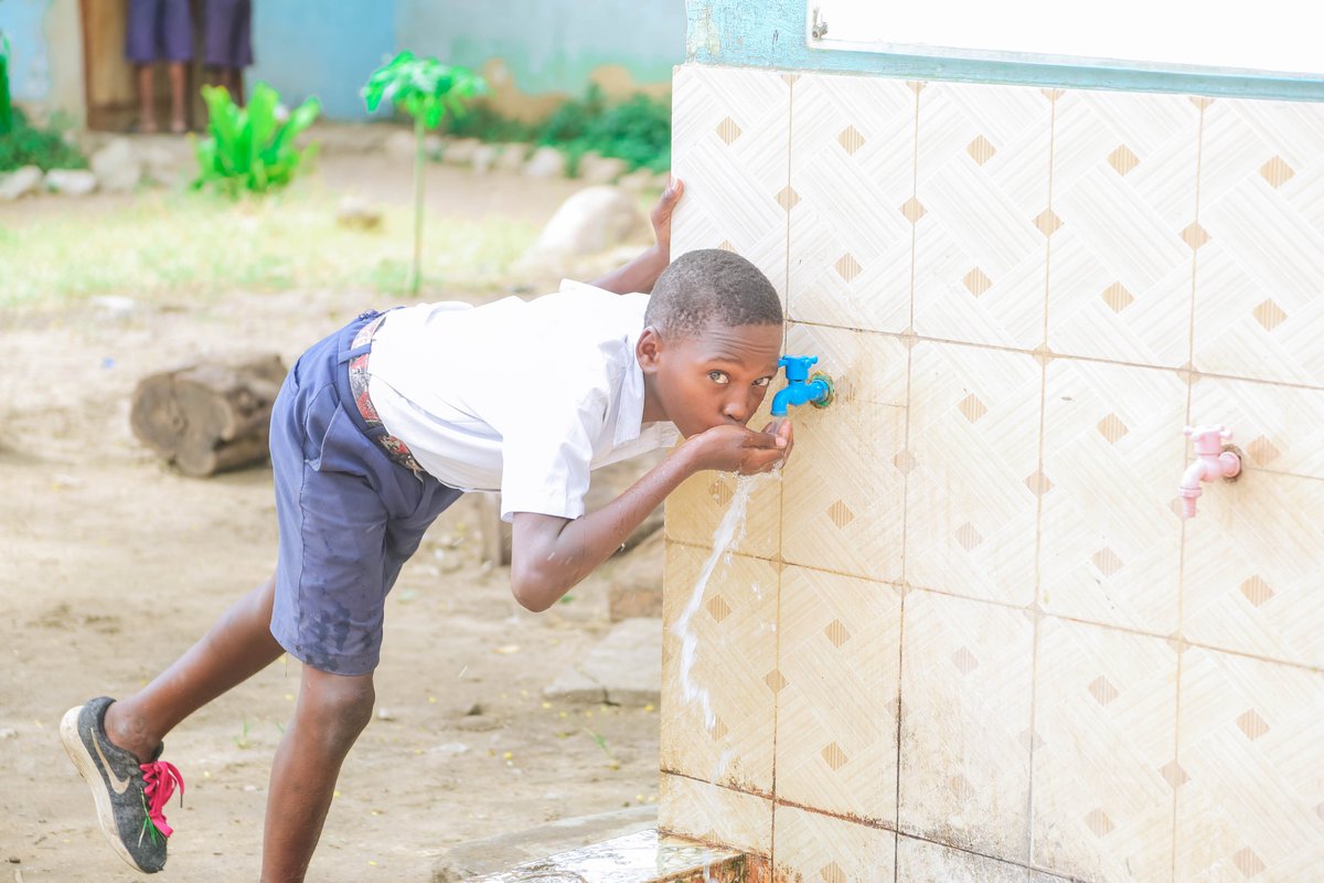 UNCDF's tweet photo. 🔲 In 2023, @UNCDF worked with the Tanzanian government to create a water infrastructure green bond, which was listed on the Dar Es Salaam Stock Exchange. #LDCs

📘 Learn more on #LDCsDay by downloading our newly launched Annual Report: https://t.co/NsW15x0Jqj https://t.co/CoRRj7VnDP
