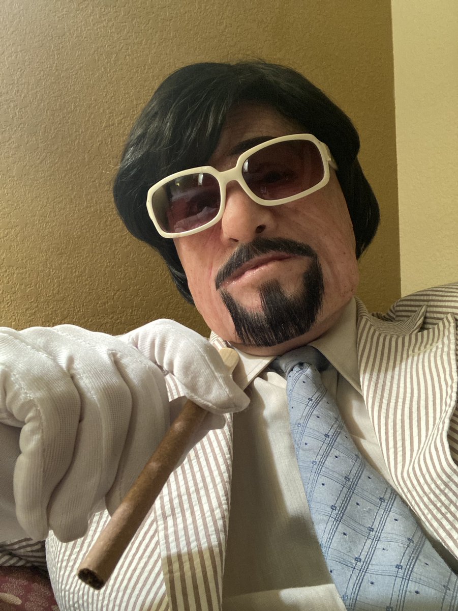 DuskySamCat's tweet image. Sy Smoothie has a new face, and he is more than happy to show it off! 

I posted tons of pics and vids on IG recently, this is a small sampling of that onslaught. Obviously we are having a good time together!