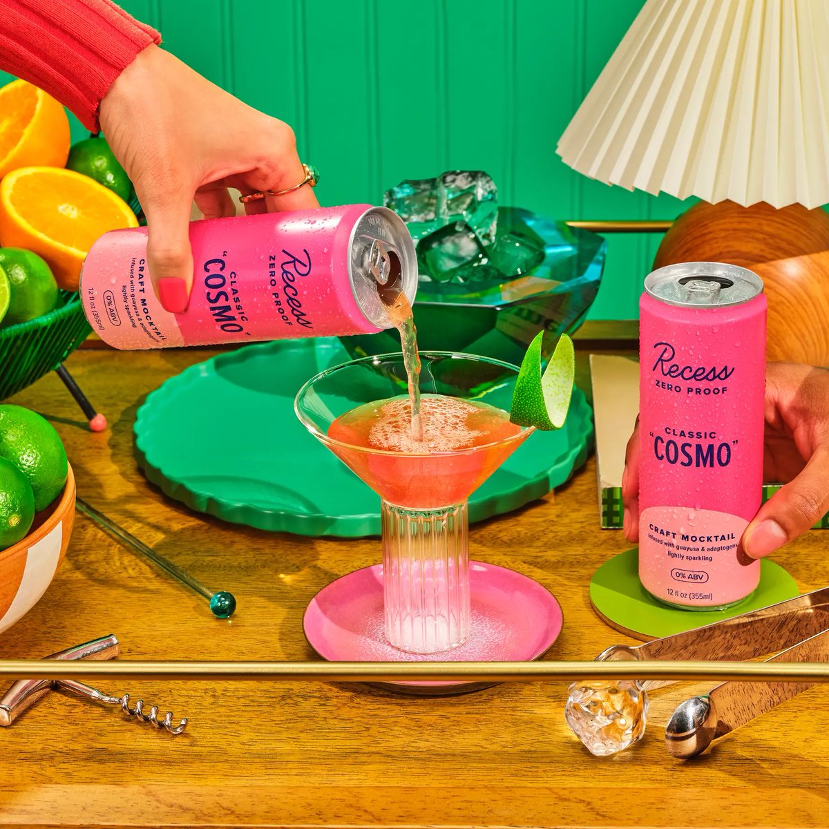 Recess debuts “Cosmo” ‼️

their whole NA lineup is being revamped with bolder formulations to truly mimic the taste of cocktails 

impressive to see how Recess has become a beverage platform for occasions 

their MOOD line is always 
getting picked up at my local HEB  

👀