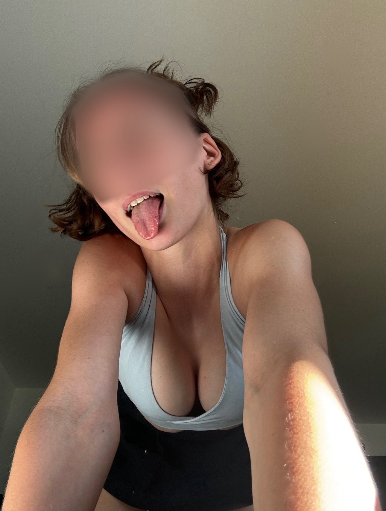 1000 favs, dann kriegt es eine Person ohne blurr in seine DMs https://t.co/e44VhMc5u3