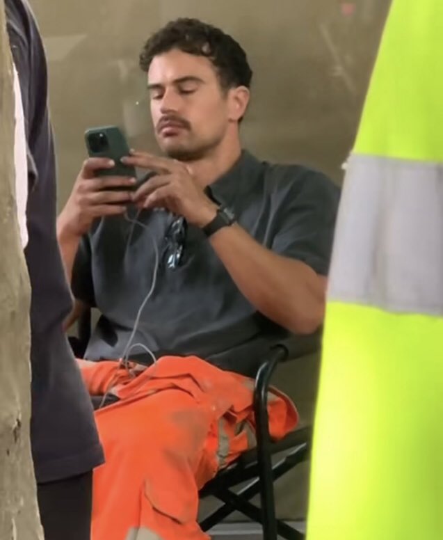 what iPhone model does he have is it really that small or does he just have big hands 😭