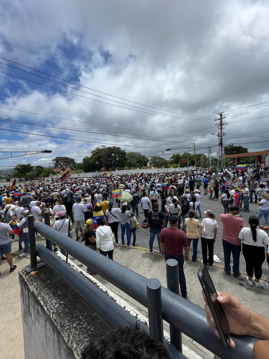 Así se encuentra la entrada de Cabudare. No hay paso de Acarigua a Barquisimeto por su vía principal.