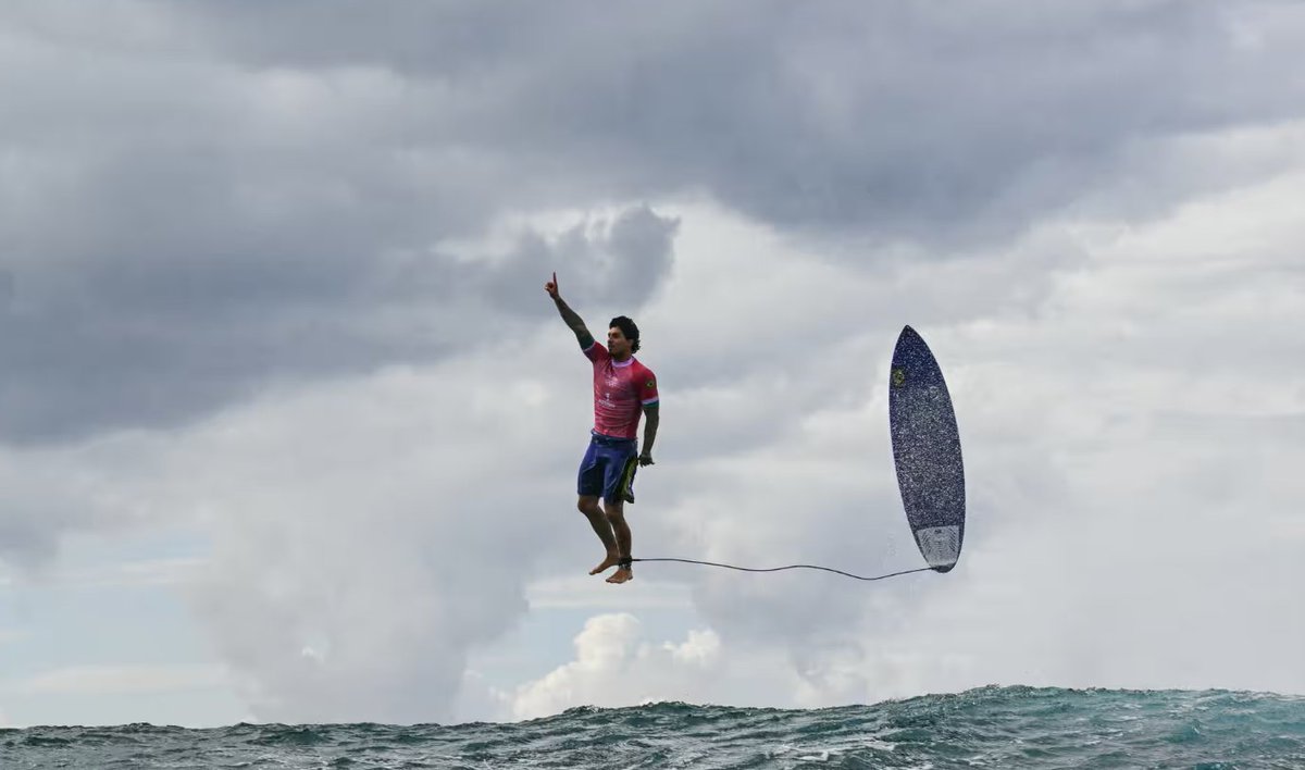 picardonhealth's tweet photo. ‘Conditions were perfect’ -- How the breathtaking image of Olympic surfer Gabriel Medina was taken.  https://t.co/4QjUsRjagu via @guardian #photojournalism #Paris2024 https://t.co/KYwYzamuzz