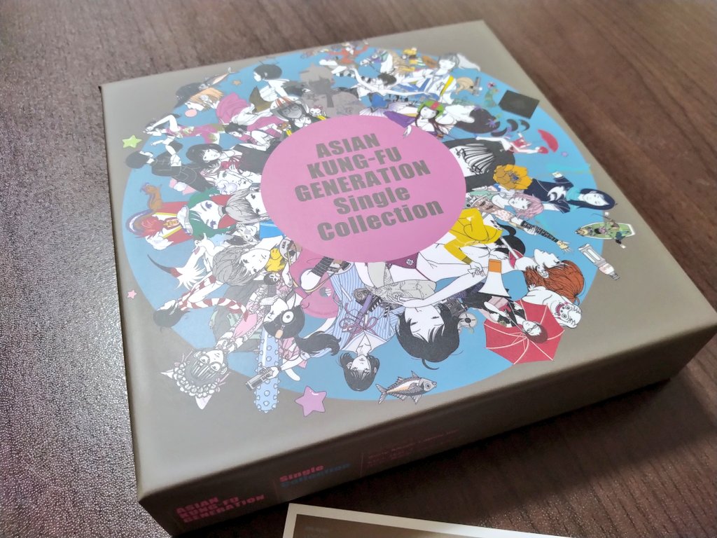 bluem00nbluesky's tweet photo. タワレコで無事に。歴史を感じる。大好きですわ本当に。いつも有難う。
#アジカン
#singlecollection https://t.co/tvD9etq1Hx