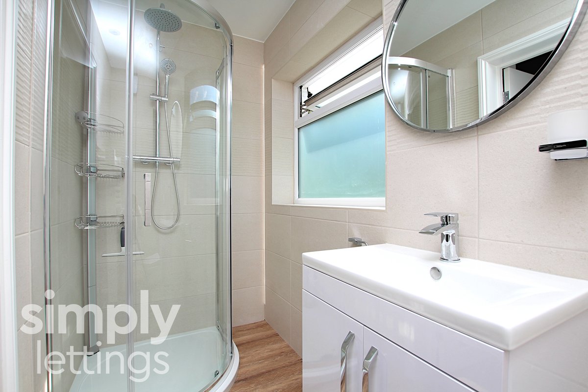 #ToLet *PET FREINDLY* A one bed patio #Flat in #Hove with separate office/dining room - £1,495pcm! VIDEO TOUR: youtube.com/watch?v=C-BQtU… PROPERTY DETAILS: simply-lettings.co.uk/property/3233/ Call 01273 729 000 to view! #Lettings #Property #SimplyLettings #Brighton