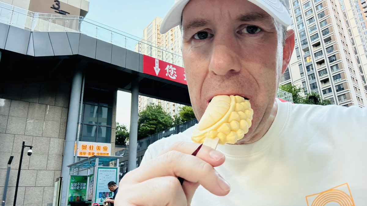 hisnibsjones's tweet image. After this week’s @FootbRamble anti-durian episode, I thought I would celebrate with the tastiest durian flavoured ice lolly … the durian is the king of fruits!