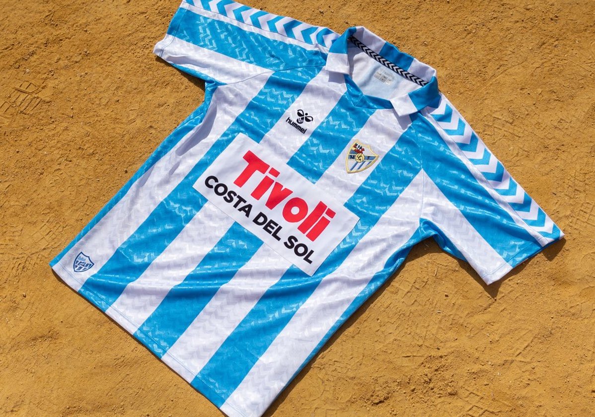 📌 Camiseta 120 aniversario

La joya de la corona. El club se ha hinchado a vender una camiseta homenaje al primer partido de fútbol en la ciudad. No hace falta decir mucho más porque es una puñetera maravilla.