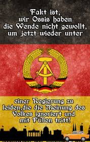 EichholtzAlex's tweet photo. Aus „Kommt die D-Mark bleiben wir. Kommt sie nicht, geh‘n wir zu ihr“ ist geworden:
Danke für die Kassenkredite aus Essen, dass bei uns alles viel moderner ist als im Westen. Danke, dass wir nicht das schwierige Los wie die Polen hatten. Aber jetzt möchten wir weiterhin Westgeld, aber mit Russengas und einem Staat, der wie früher die Dinge regelt, die er nicht stellvertretend für die Bürger regeln kann, aber wir wollen das trotzdem. Zudem wollen wir keine Ausländer, also gar keine. Wir werden aber mosern und Nationalisten, nationale Sozialisten wählen, wenn Oma keinen Pflegedienst findet. Zudem protestieren wir überall, auch vor Wohnhäusern von Kommunalbürgermeistern, denn sowas nennen wir Anstand, direkte Demokratie. Wir wollen weniger Staat, aber gleichzeitig mehr Staat. Wir haben extrem viel aus 1989 gelernt, auch wenn wir mehrheitlich damals abwarteten, nicht demonstrierten und tragen diese Nichterfahrung wie eine Monstranz vor uns her, wenn wir kritisiert werden.
Wir werden im sorbisch/slawischen Spreewald AfD wählen, damit der Spreewald deutsch bleibt.
Das klingt zwar alles konfus, aber wer das nicht kapiert, ist ein linksgrüncdualtparteienversiffter Wessi, der von transatlantischer Propaganda verseucht wurde.
Wir wollen die D-Mark zurück, werden jedoch mit Fackeln und Simsons vor den Landtagen stehen, wenn das so ausgeht wie der Brexit. 
All das wollen wir, weil wir es wollen.

Vorwärts immer! Rückwärts nimmer!