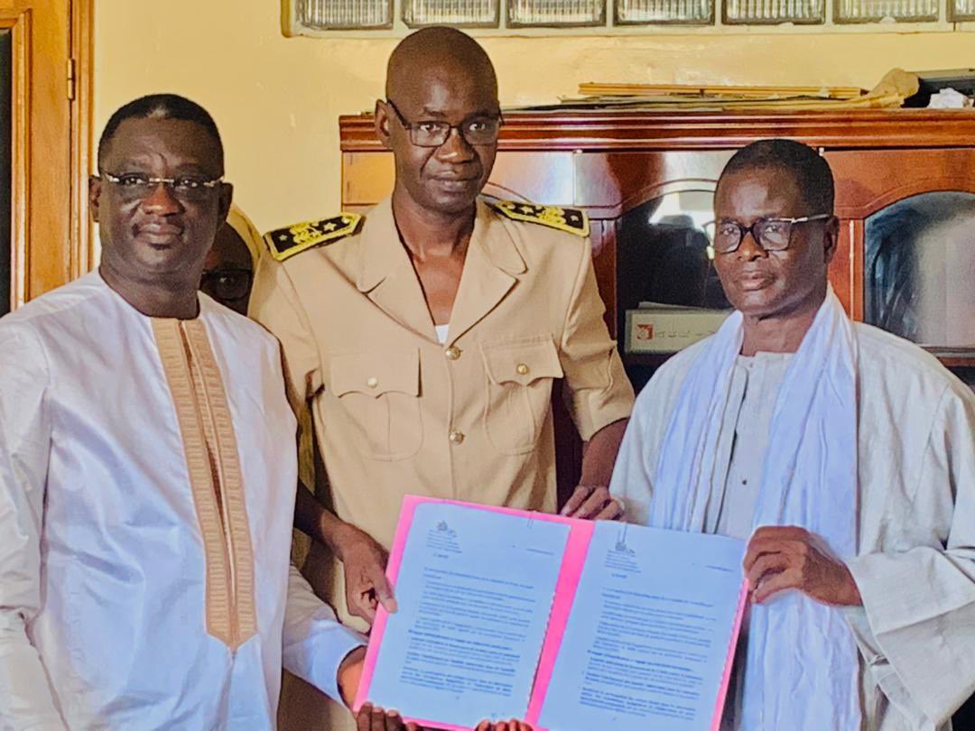 Touba : ✍🏾 Signature de convention sur la lutte contre le paludisme en ma qualité de Président de 3Cap Santé avec le Maire de Touba, M. Abdou Lahad Ka, en présence du sous-préfet.

L'objectif de ce programme est de contribuer à l'éradication du paludisme dans la ville sainte de