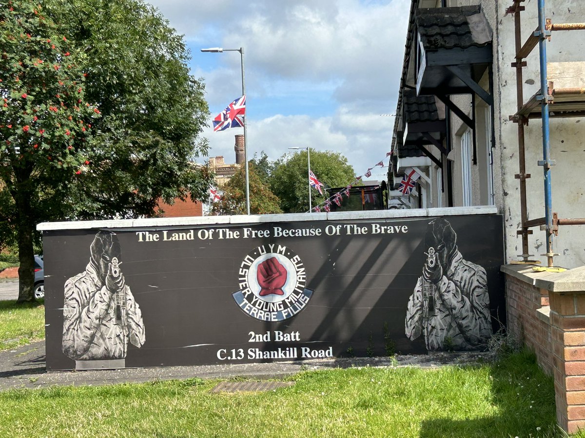 Had a really interesting black cab tour round Belfast to understand The Troubles. Seeing the small areas that so much conflict and pain was based in, the solidarity that the N Irish feel with conflicts across the world and the wonderful driver telling us his hopes for the future
