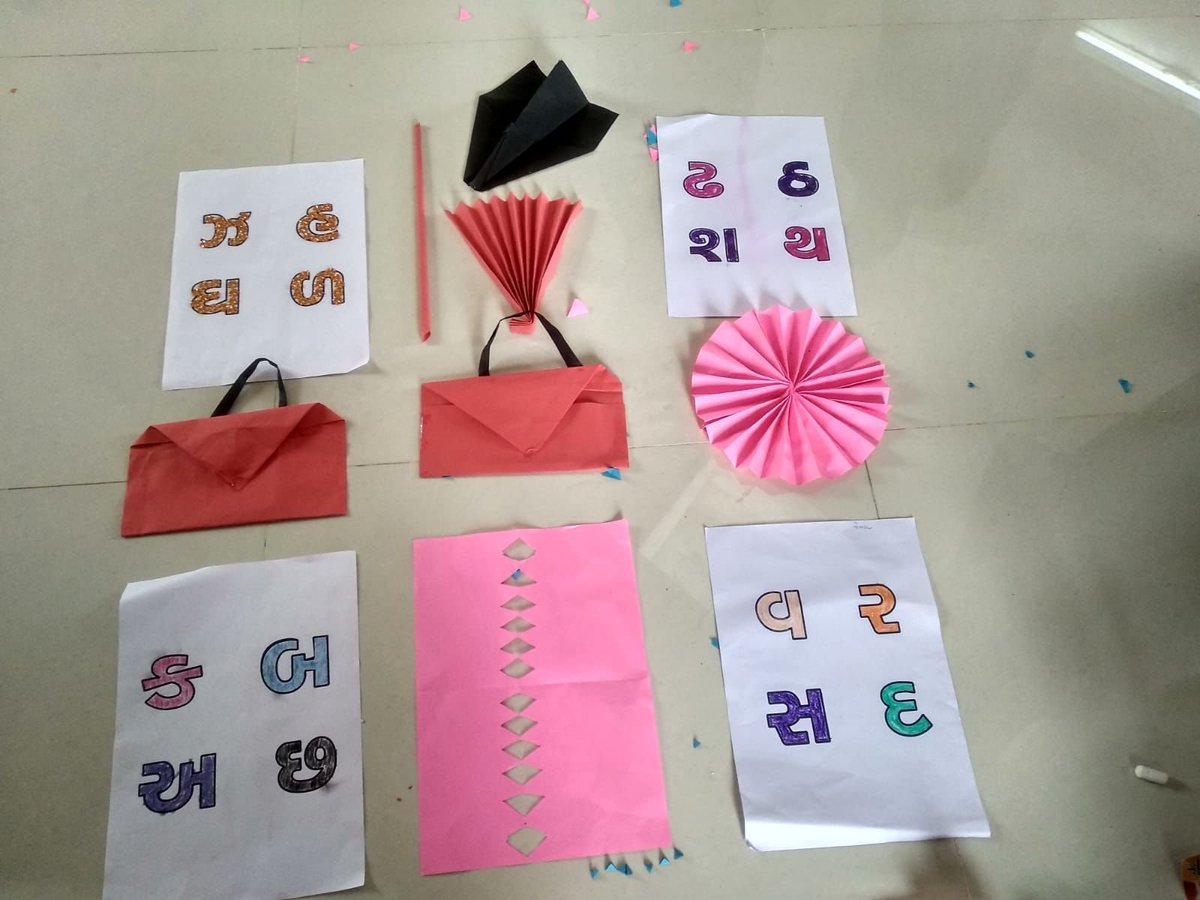 DDNewsGujarati's tweet image. "બાળકોને ગમતા બાળમેળા"

વિદ્યાર્થીઓમાં કૌશલ્ય વિકાસને પ્રોત્સાહિત કરવા 3 ઑગસ્ટથી સરકારી શાળાઓમાં યોજાશે બાળમેળા

બાળવાર્તા, માટીકામ, રંગપૂરણી, હસ્તકલાની કામગીરી, કાગળકામ, બાળવાર્તા આધારિત નાટકો જેવી વિવિધ પ્રવૃત્તિઓથી ખીલશે બાળકોની સર્જનશક્તિ

#BalMelo #SchoolActivities #Gujarat