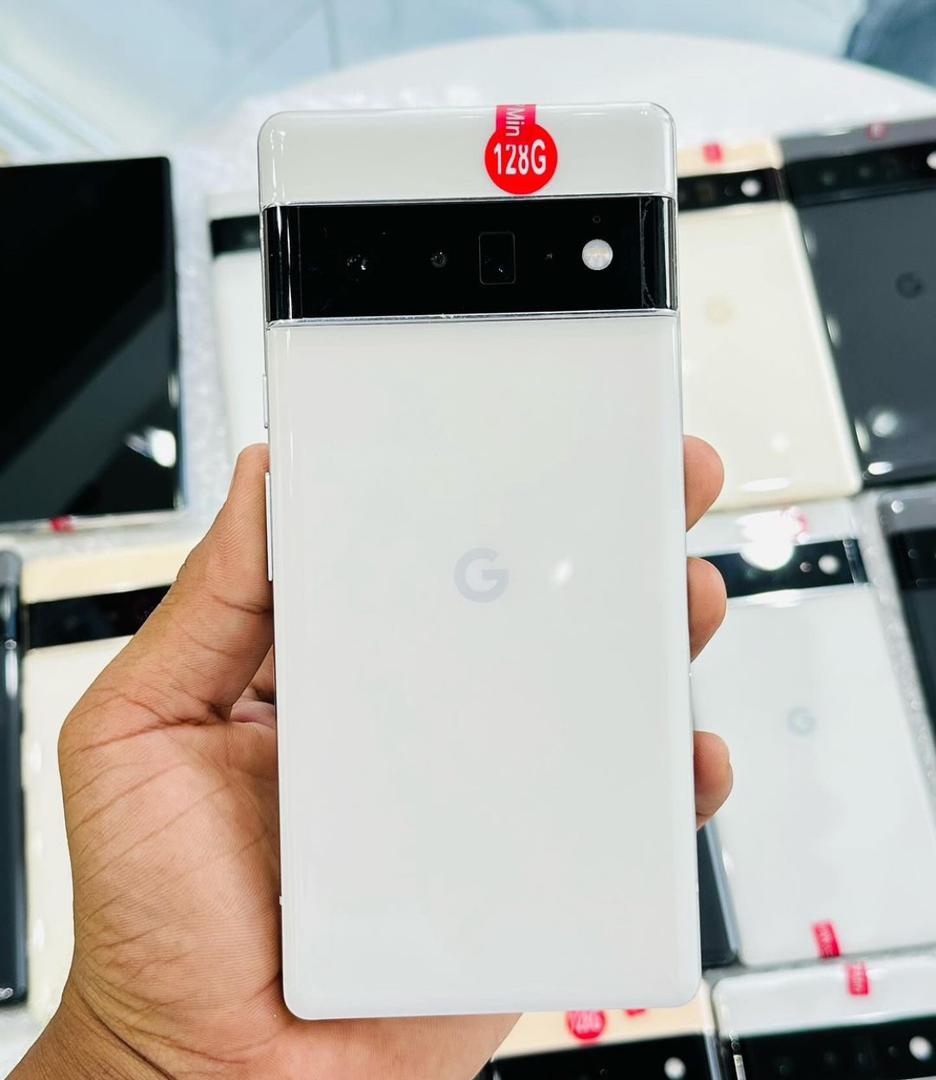 We are smartphone arena located at kisa kyamaria building opposit gazaland,,we sell both uk and brand new phones. Call/whatsap: 0702798047.smartphonearenaug.com