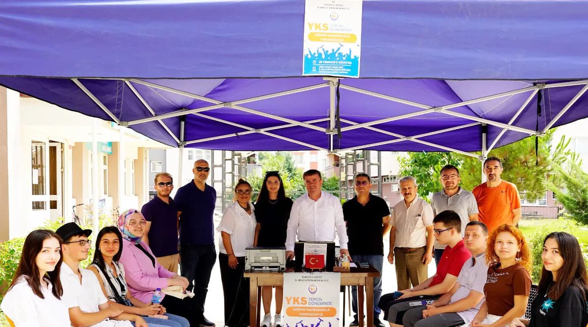 İl Milli Egitim Müdürümüz Sayın Ramazan ASCI, Yüksekögretim Kurumları Sınavı (YKS)
tercihlerinin başlamasıyla, İl Milli Egitim Müdürlüğümüzün önünde kurmuş olduğumuz kariyer ve tercih
danışmanlığı birimine ziyarette bulundu.

<a href="/tcmeb/">Millî Eğitim Bakanlığı</a> <a href="/MebOrgm/">Özel Eğitim ve Rehberlik Hiz. Genel Müdürlüğü</a> <a href="/ramazanasci/">Ramazan AŞCI</a> <a href="/gazikula51/">Gazi Kula</a>