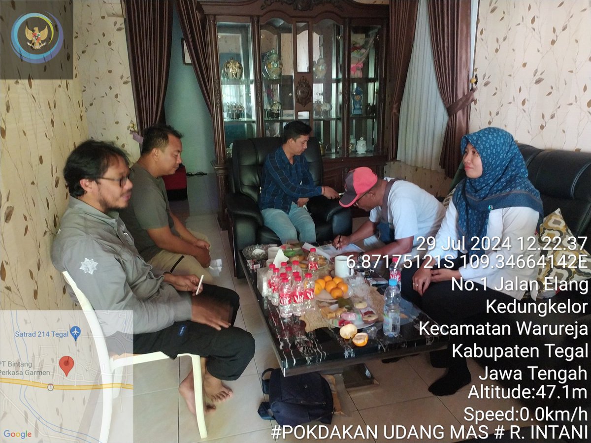 onimaedah's tweet photo. Rosiana I (29/7)
 Luhkan Kabupaten Tegal pendampingan dan monitoring serah terima  bantuan pupuk Non Bersubsidi Pokdakan udang mas  Kec.warureja 500 kg DJPB KKP
#Luhlapor
@bppsdm_puslatkp
#Panen
#GiatLuhkanSatminkalTegal
#GiatLuhkanSatminkalBogor https://t.co/GDiWTWKINO