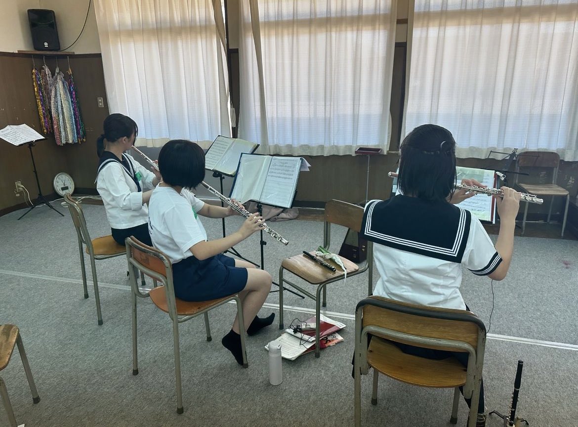 Shinjoshoolband's tweet photo. 皆さんこんばんは🌙
今日は島根県邑南町の瑞穂中学校さんと合同練習を行いました!!有意義な時間をありがとうございました☺️ https://t.co/WxwKRDALgj