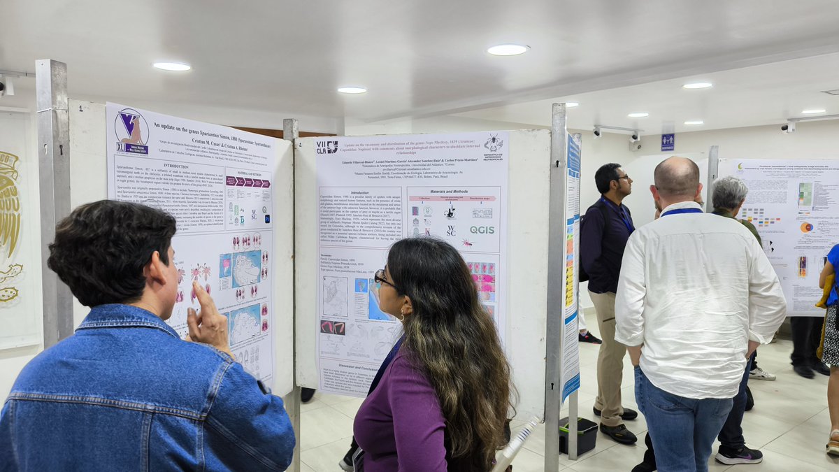 WilliHennigSoc's tweet photo. First day afternoon session of the #HennigMeeting2024 in Mexico City 🇲🇽 
(2/2)

#Cladistics #PlaceMyFossils #GeometricMorphometrics #Barcoding #AlphaTaxonomy #Parsimony #MaximumLikelihood #BayesianInference #MolecularData #Morphology #Hominids #Insects #PosterSession https://t.co/D1eBluxL4D