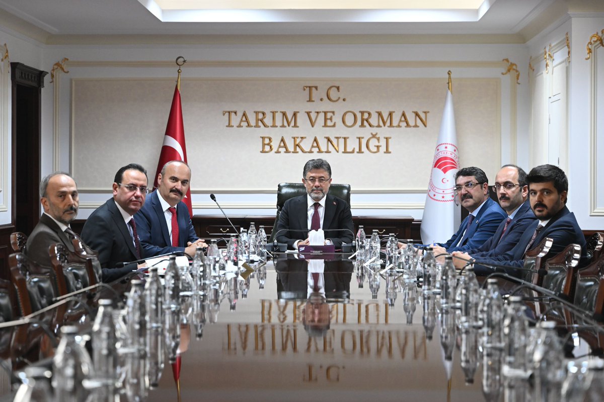 📍Tarım ve Orman Bakanlığı

🔸Valimiz Ekrem CANALP ile birlikte, Tarım ve Orman Bakanı Sn. İbrahim YUMAKLI’yı makamında ziyaret ettik.

Ziyarette; Batman Tarıma Dayalı Sera Organize Sanayi Bölgesi kuruluşu, Sera OSB ile ilimizde devam eden yatırımlar ve planlanan projeler