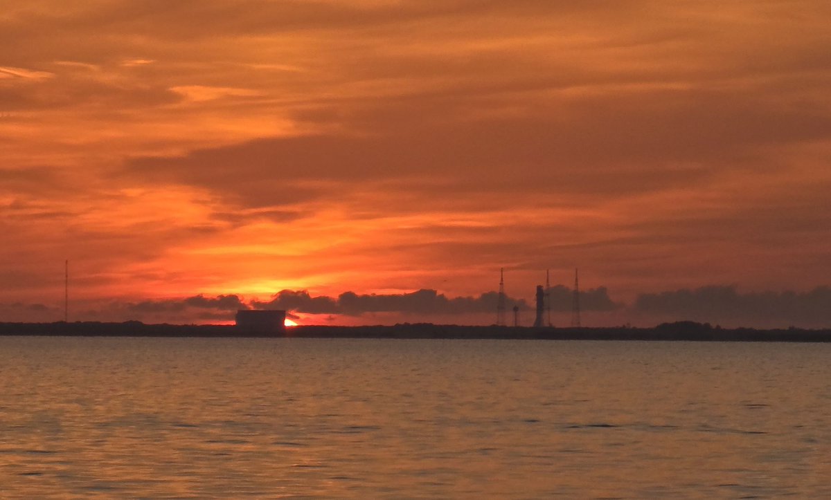 SpaceCoastSkies's tweet photo. Sun came up shining richly on the #VAB...it's beautiful day for a launch! #sunrise #flwx #SpaceCoastSkies #StormHour #launchday #AtlasV #LC41 #LC39B 🚀 🌞❤️ https://t.co/6KY3FF5pIl