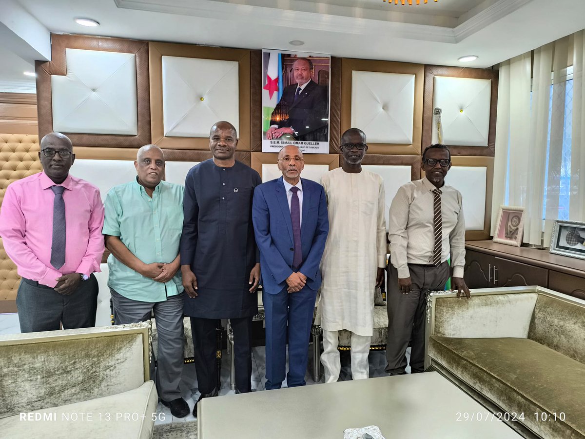 Une mission de l'<a href="/IDEPOfficial/">IDEP Africa</a> à #Djibouti🇩🇯 a rencontré S.E. M. Omar Abdi Said, Ministre du Travail, pour discuter d’une assistance technique sur mesure de l'IDEP à l’Institut national d’administration publique (INAP) &amp; aux parties prenantes dans le renforcement des capacités