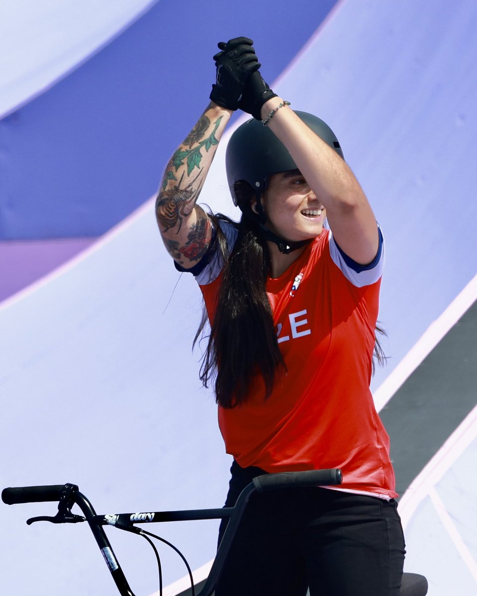 😍😍 ¡FINALISTAAAAAAA! 😍😍

La ciclista Macarena Pérez SE PASÓ 😮‍💨😮‍💨😮‍💨 en las clasificatorias del BMX Freestyle en @paris2024, logrando un puntaje promedio de 84,24 (7ª) colándose en la final olímpica por segundos Juegos CONSECUTIVOS 😎😮‍💨.

En la pista urbana de Le Concorde, Maca