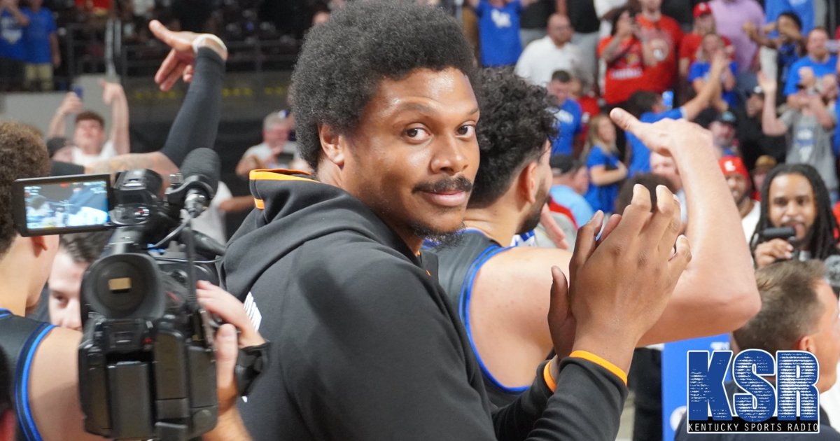 KSRonX's tweet image. We've got our Ls Down to start this Tuesday.

👇 Recapping La Familia's big win over The Ville
👇 The spit that sparked the fight
👇 On to Philly for the TBT Semifinals
👇 More interviews with current Cats
👇 Olympics Update

MORE: on3.com/teams/kentucky…