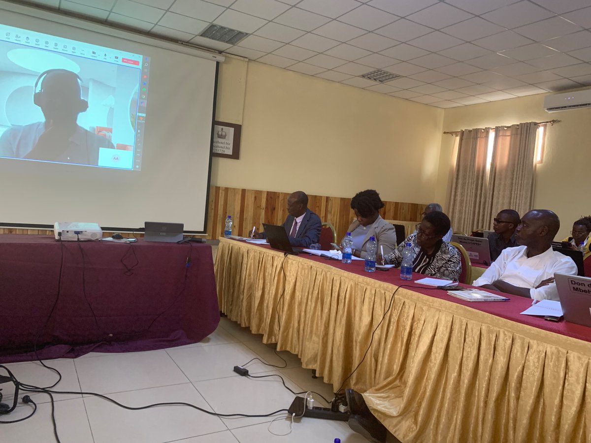 APADECO_BURUNDI's tweet photo. Atelier d validation d la stratégie nationale #CLM #Burundi sous le Lead du SEP/CNLS Dr Jean Baptiste NZOR. et Représentant Légal du #CCDP+ Mr #Hamza Venant B. en présence des différentes parties prenantes intervenant ds le VIH/SIDA ce 30/7/2024 à l #HotelRoyalPalace. @mspls_bdi https://t.co/kQHlTtqO6z