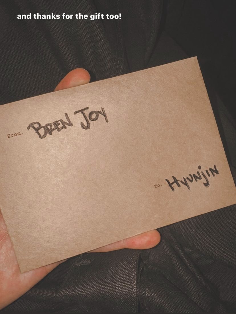 hyunjin instagram story update! he attended bren joy's concert in korea: "thank you <a href="/brennenjoy/">Bren Joy</a>, it was a wonderful show 🔥 and thanks for the gift too!"