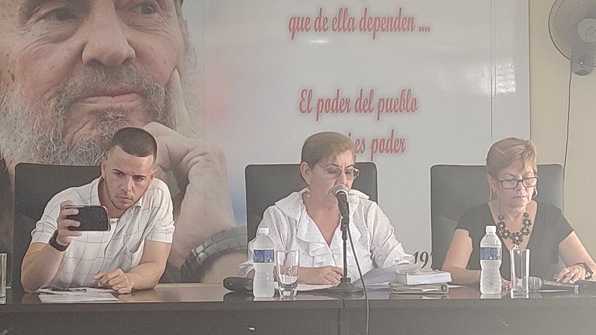 Azumat_Ciego's tweet photo. Desde @Azumat_Ciego nos encontramos en el PCC de Ciro Redondo donde se desarrolla la Asamblea de Gobierno con la participación de las autoridades del municipio y la provincia,y como invitado especial Félix Duarte...🇨🇺 #Azumat_Azcuba #GenteQueSuman #PorCiroRedondoTodo https://t.co/6wkfpQ9pz5