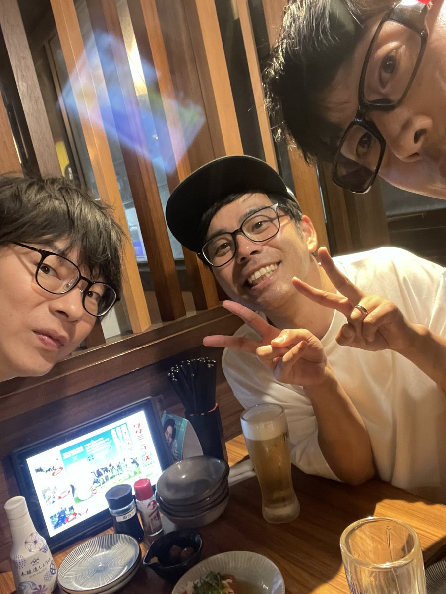 nopunchmatsuo's tweet photo. わたくし本日お誕生日です

後輩から飲んでるから来ませんか？と連絡がきて
おじさんなのに誕生日会なんていいのにと思いながら行ったら
ほんとに誕生日会ではありませんでした

ただお酒を飲みたい人達でした
少しつらいです

デジタル写真集発売となりましたよ https://t.co/rLVwBRKimq