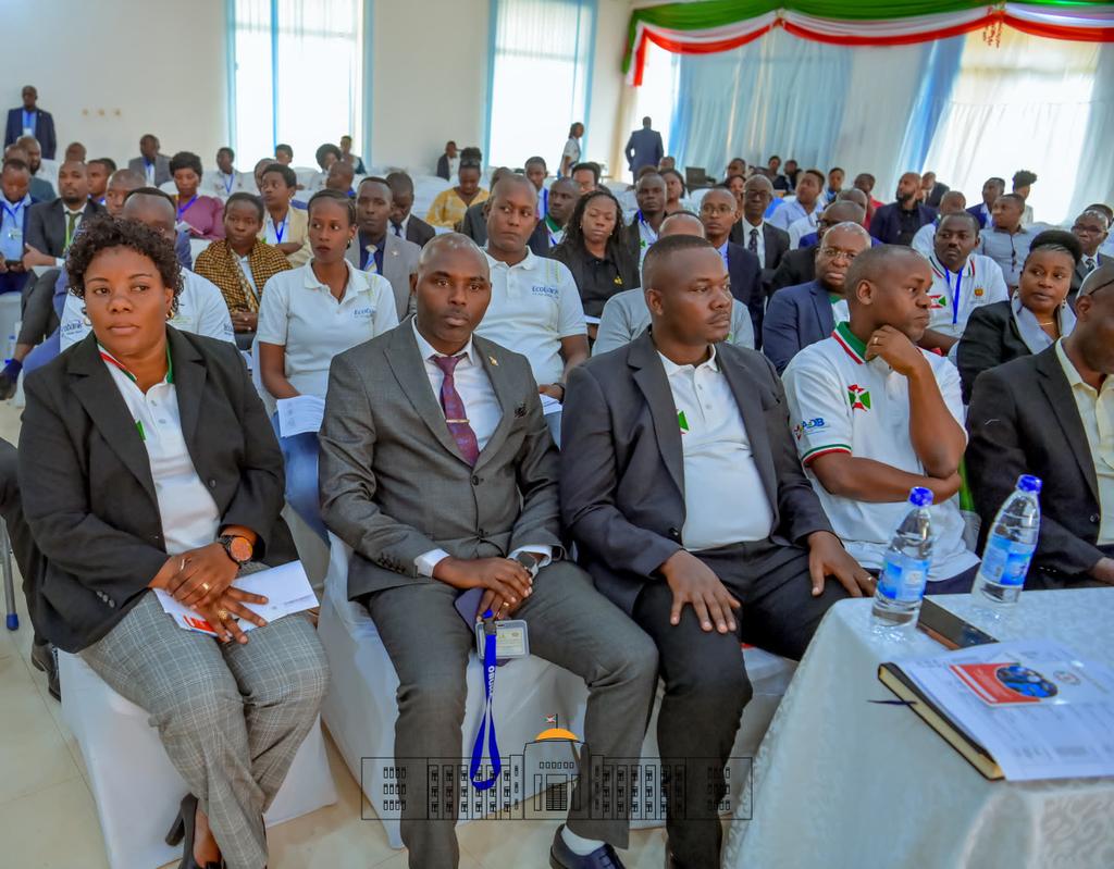 KwaNtare's tweet image. #Burundi Kuri uyu wa 30 Mukakaro, Nyenicubahiro @GeneralNeva yuguruye mu #Kayanza indwi yahariwe Abarundi baba mu mahanga, ku civugo:"Jewe nk'Umurundi nkorera mu mahanga, nokora iki kugira nterere mu gushika ku mbonakazoza y'igihugu cifashe mu 2040, igihugu giteye imbere mu 2060"