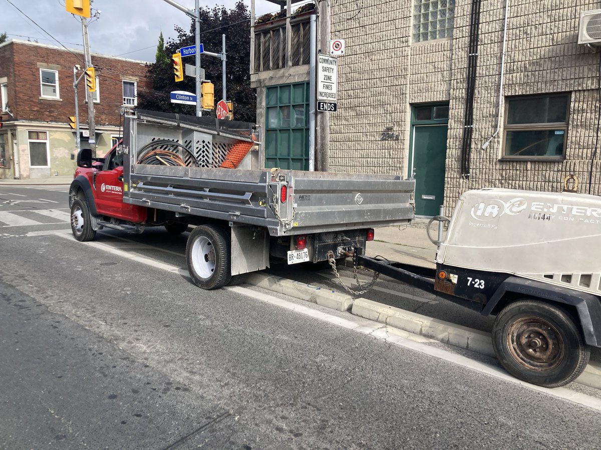 Another day, another illegally blocked bike lane. Today it is Entera Utility Group endangering lives for their convenience. There was space for this truck on the adjacent side street. 

#biketo #notsafeforbikesto <a href="/MayorOliviaChow/">Mayor Olivia Chow 🇨🇦</a>