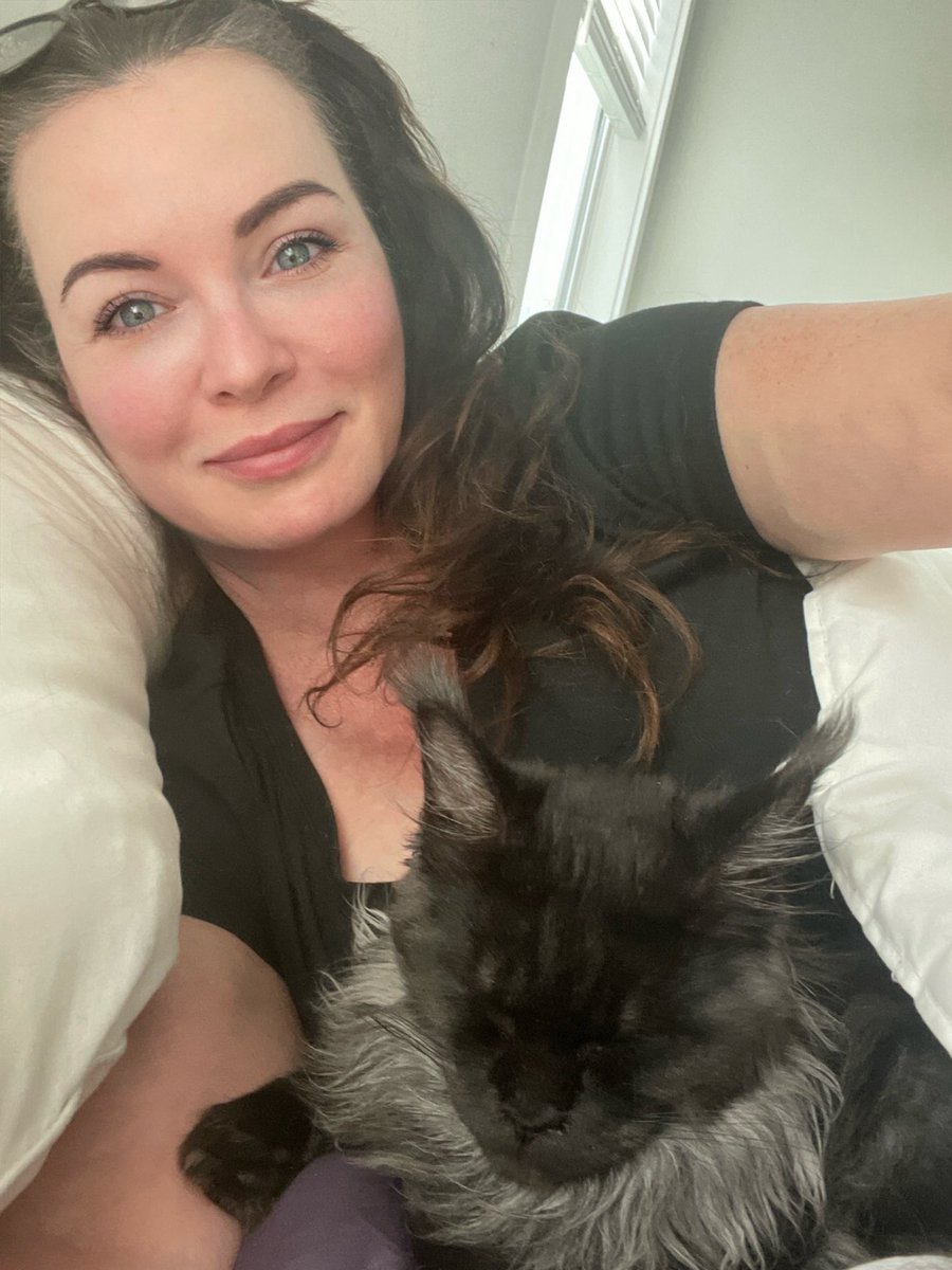 __Kimberly1's tweet image. MAGA Cat Lady
Is this weird?
My late husband was my BFF
My 5 children all left with their original hair color & original genders
I am proud to be white & will bow down to no one
I am America First
I want all illegals deported
I own a lot of guns
My home proudly flies ๐บ๐ธ๐๐ป
I loveโฆ