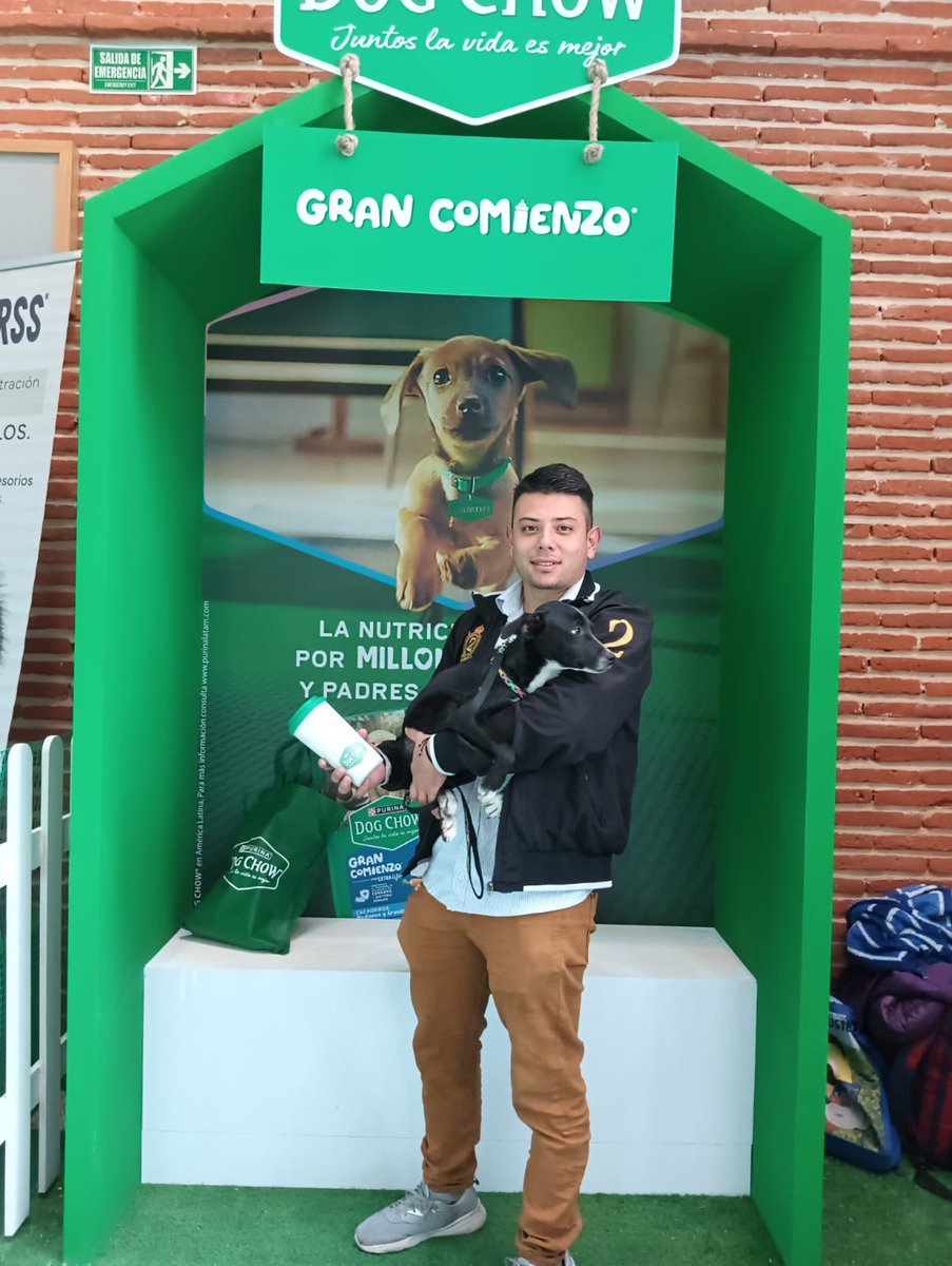 AsociacionMi's tweet photo. Adopciones que nos llenan de felicidad, después de procesos serios de adopción, semanas de estudios, hoy ellos encontraron su #GranComienzo 💙🩷 gracias por adoptar y darle otra oportunidad de vida. (Los animalitos no los entregamos el día que vamos a jornadas, allí los conocen y las personas empiezan procesos) abrazos 💙