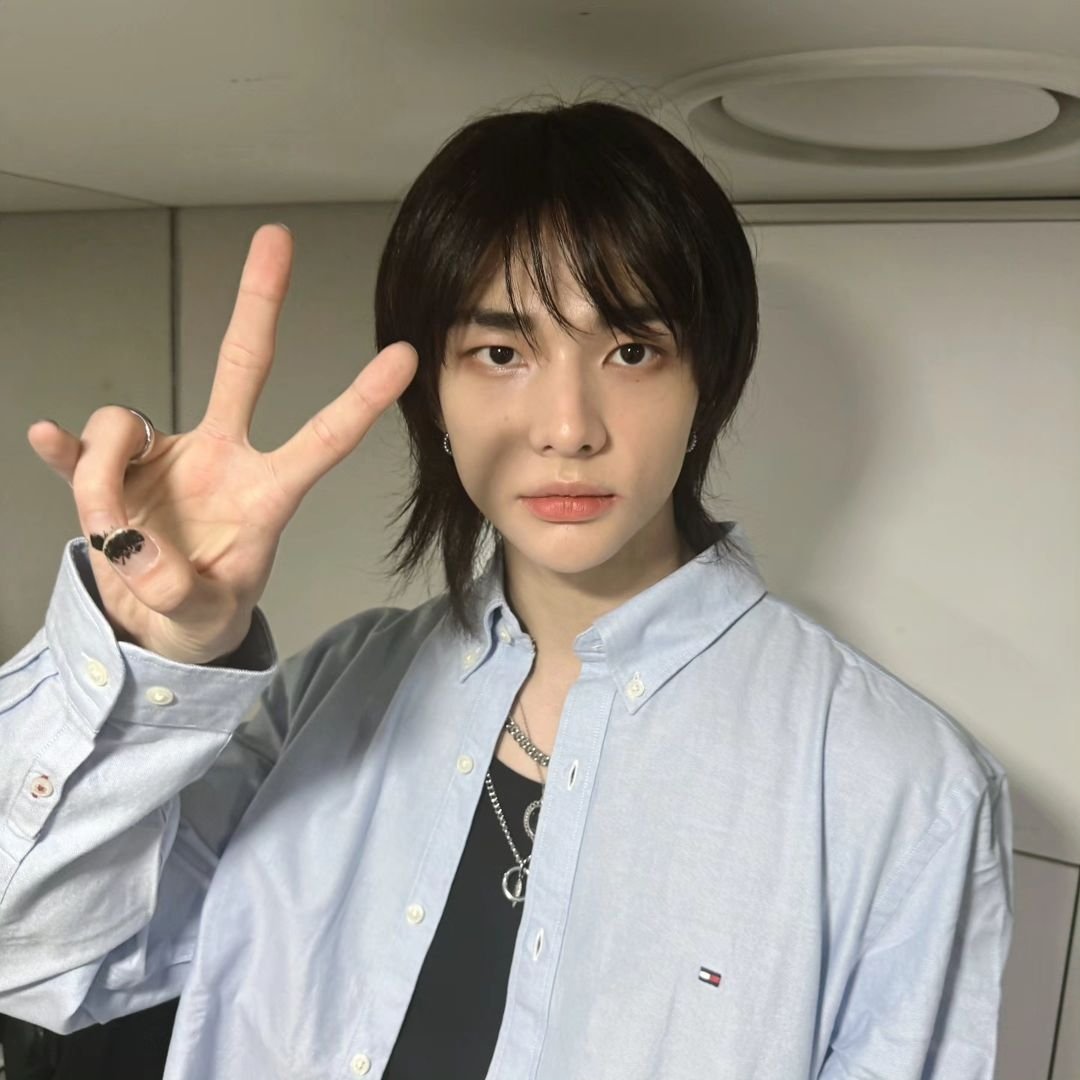 hyunjin pics tweet media