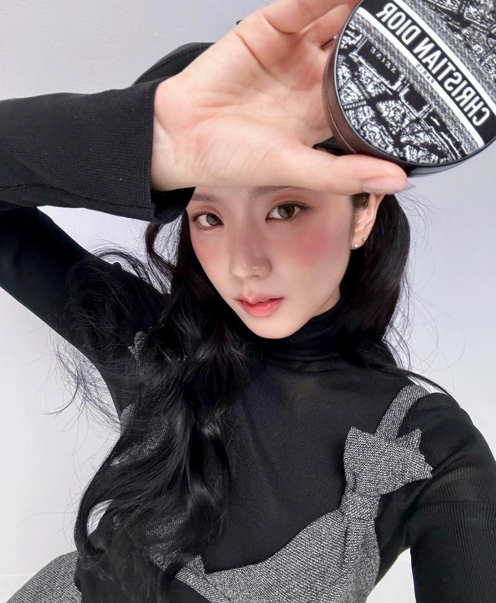jenniesrenes's tweet photo. jisoo ig update! https://t.co/y0DyETwPO4