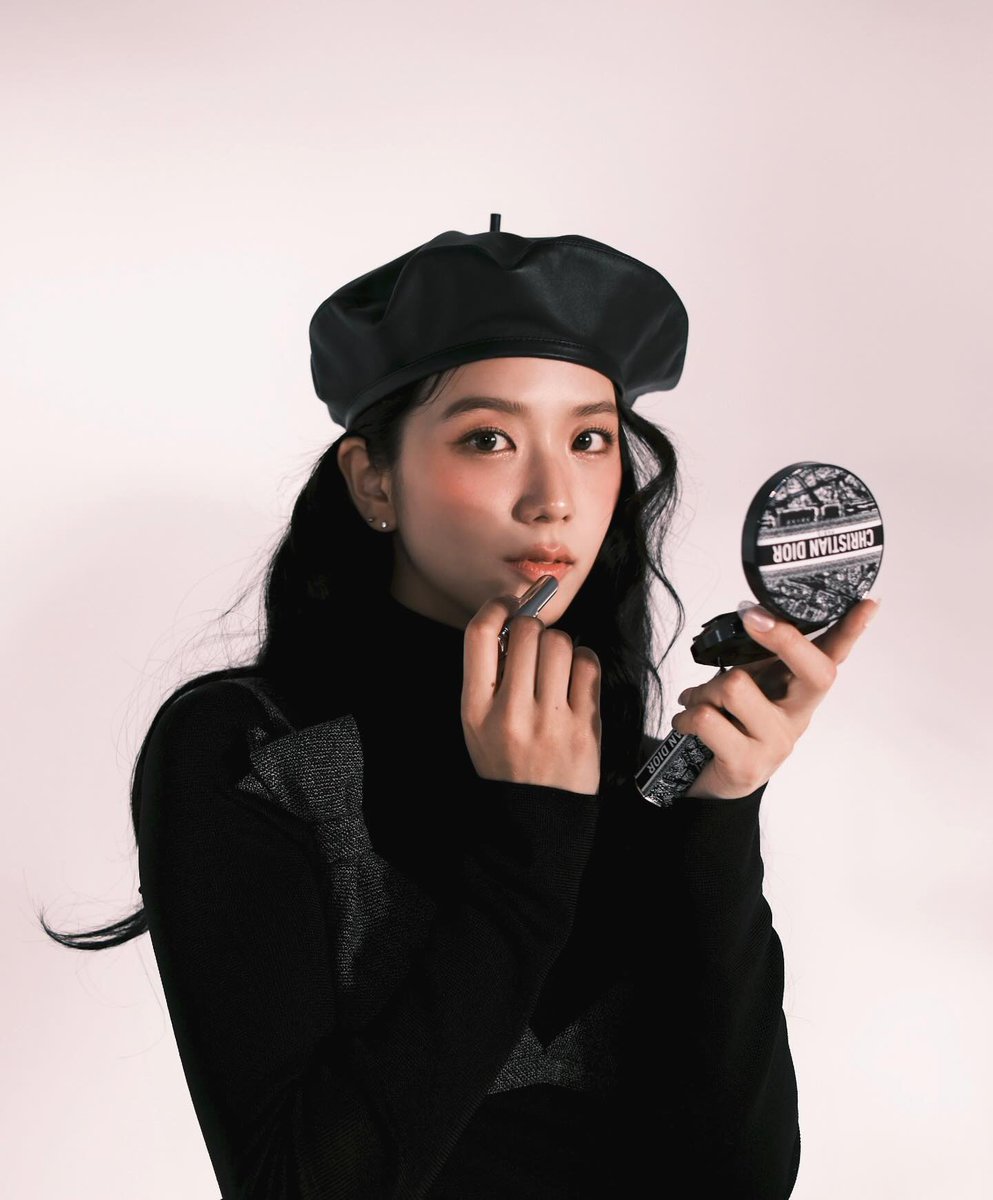jenniesrenes's tweet photo. jisoo ig update! https://t.co/y0DyETwPO4