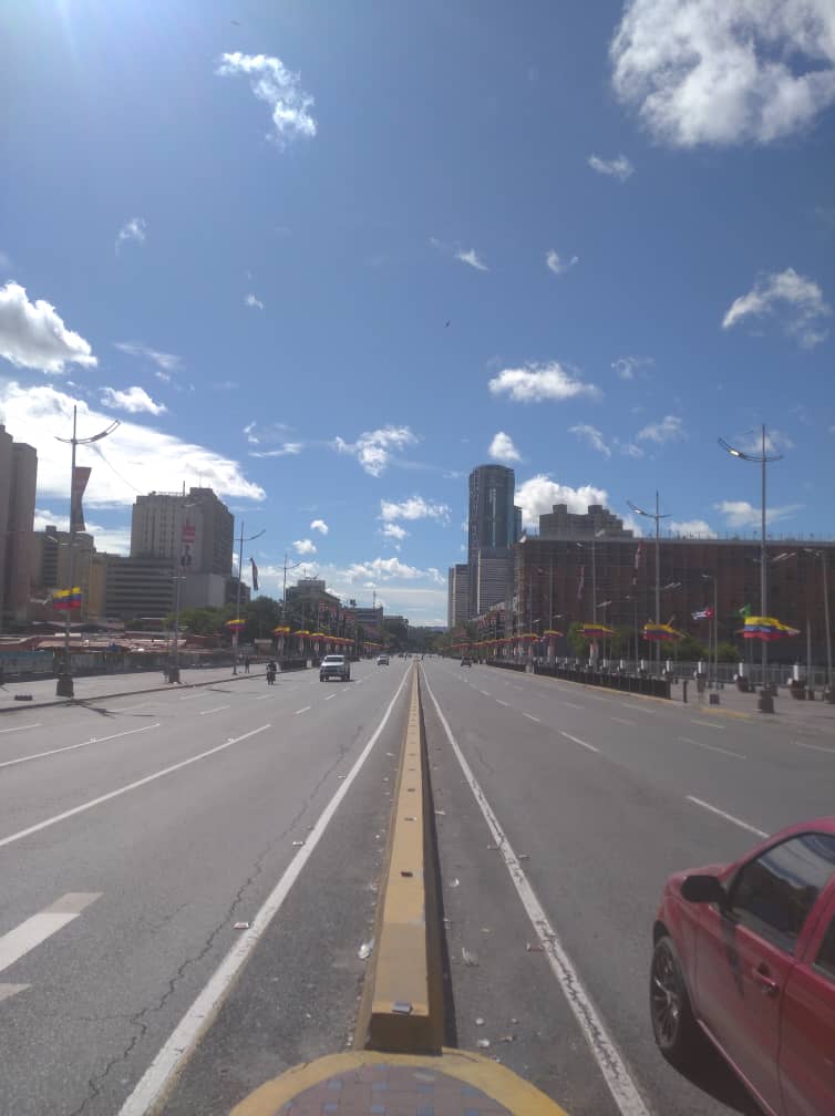#30Jul 9:34am #Caracas #RecorridoReporteYa
Poca afluencia vehicular en la Av. Bolívar de Caracas.