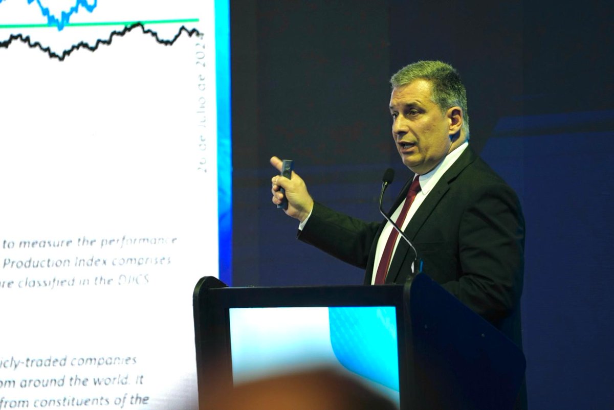 AncapUruguay's tweet photo. El presidente de ANCAP @a_stipanicic diserta ahora en el X Congreso 
#LatamRenovables.

Stipanicic presenta la hoja de ruta de la.compañía en la #TransiciónEnergética https://t.co/F24NRUYvNM