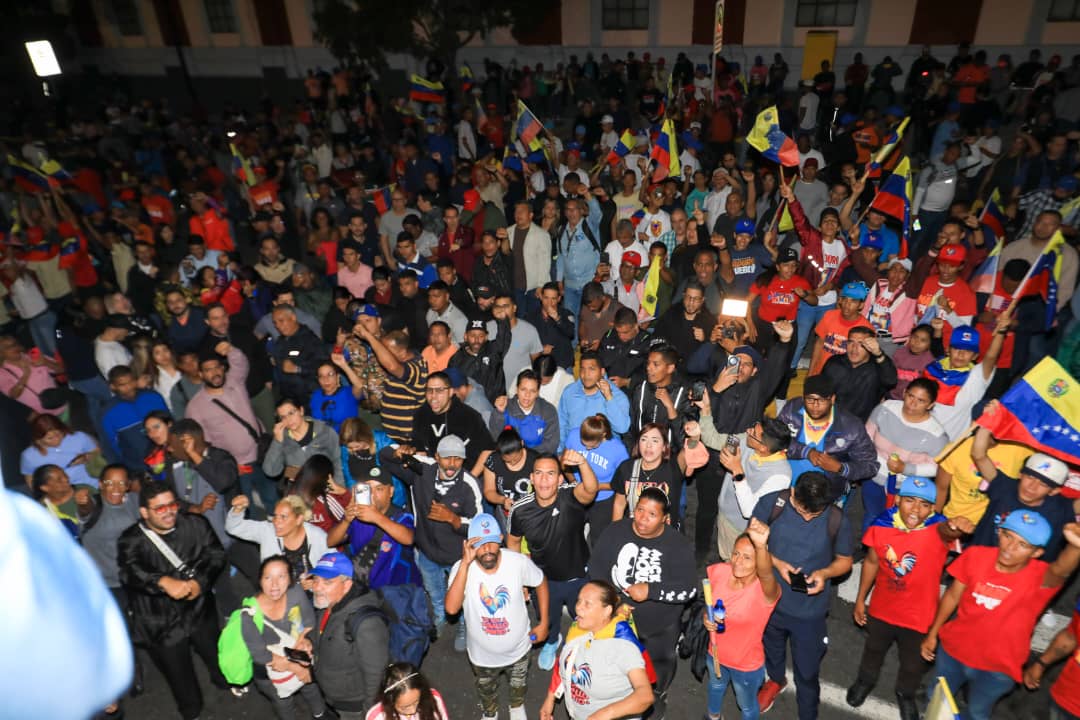 #30Jul | Pueblo venezolano activo en la defensa de la paz y la soberanía ante acciones violentas de la extrema derecha. 

Conoce más detalles ➡️ tinyurl.com/2c852kkp

#GanóLaPazYLaEsperanza