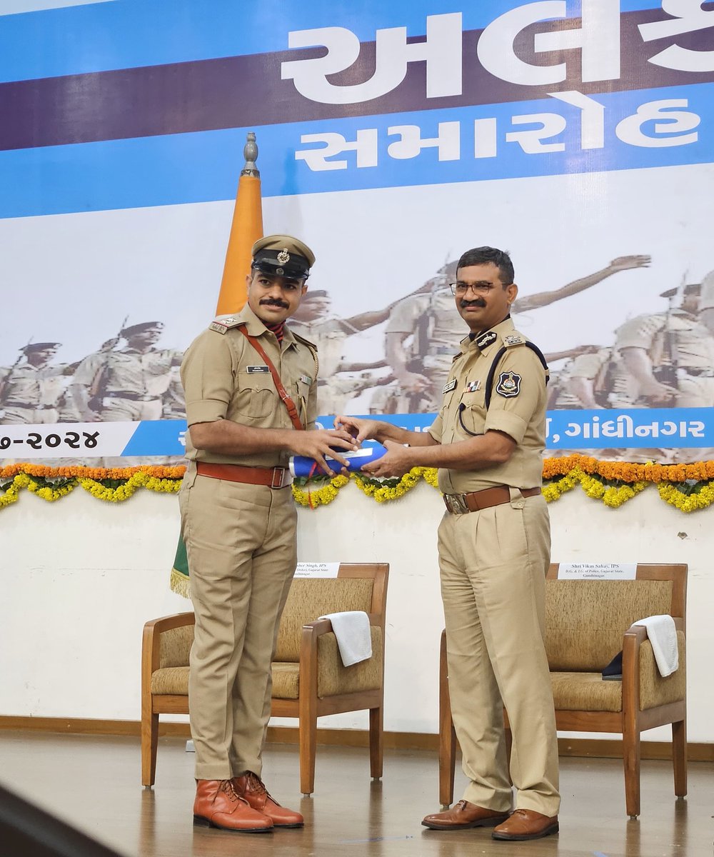 dgpgujarat's tweet photo. 110 Police Officers, men and women of Gujarat Police were honoured with the DGP Commendation Disc today in a ceremony at GPA Karai for their outstanding work. My best wishes to all the awardees and their family members. Jai Hind. https://t.co/JfBJ7K9FUz
