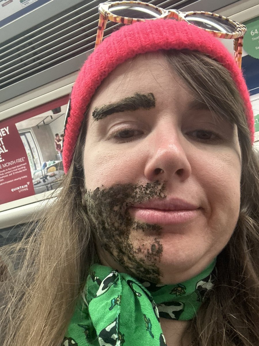 natdogkatdog's tweet photo. Tryna dye my face with Henna so my beard doesn’t sweat off mid show https://t.co/Y5ROn6IZb5