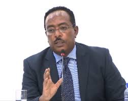 dagmawi_belay's tweet photo. መፈንቅለ መንግስት ይደረብኛል በሚል ቅዥት ውስጥ እየናወዘ ያለው አብይ  አህመድ:-

በየመድረኩ እየወጣ መፈንቅለ መንግስት ማድረግ  አትችሉም እያለ በውስጡ ያለውን ጭንቀት ሲገልፅ የከረመው አብይ አህመድ የኦነግ መስራች የሆነውና የ ፓርላማ አባል አቶ ዲማ ነገዎ ከሀገር እንዳይወጣ አገደ:: አቶ ዲማ ከሌሎች ሰዎች ጋር ወደ  አሜሪካን ለስብሰባ  ለመጏዝ በሚያቀኑበት ወቅት ቦሌ ላይ በደህንነት ሰዎች ከሀገር መውጣት አትችልም ተብለው ሊመለሱ ችለዋል::  አቶ ዲማ ቀደም ሲል የአብይ ዋና ደጋፍ የነበረ ቢሆንም ከቅርብ ጊዜ ወዲህ ግን  አብይ ምክር አይሰማም ሀገሪቱን ጥልቅ ችግር ውስጥ እየከተታት ነው የሚል ትችት ማቅረብ ጀምረው የቆዮ ሲሆን የኦሮሞ ሰዎች ከ አሜሪካን መንግስት ጋር በመሆን መንግስቴን ሊገለብጡብኝ ይችላሉ ብሎ በየመድረኩ ከሚከሳቸው ሰዎች መካከል አቶ ዲማ ነገዎ እንደሆኑ ታውቋል:: 

ሌላው በዚህ የመፈንቅለ መንግስት ሙከራ ሴራ ላይ ተሳትፎ አለው ተብሎ የተጠረጠረው ቀጄላ መርዳሳ ከሚንስትርነት ከሳምንታት በፊት መነሳቱና nominal position (የስፖርትና ባህል አማካሪ የሚል) እንደተሾመ ይታወቃል:: በሀገር ውስጥና በውጭ ያሉ የኦሮሞ ልሂቃኖች አብይ አህመድ መምራት አልቻልም ብለው የድብቅ ስብሰባ ሲያደርጉ መሰንበታቸውን አብይ  አህመድ እንደደረሰበትና ከዚህ ድርጊታቸው እንዲታቀቡ በፓርላማ ላይ መናገሩ ይታወሳል:: በሌላ በኩል አብይ አህመድ የደህንነት መዋቅሩን እንደ አዲስ ማስተካከያ ማድረጉ ታውቋል:: በቤተመንግስት ውስጥ የሚገኙ ሰራተኞችንና ጥበቃዎች ላይ ለውስጥ ማድረጉ ታውቋል:: በመከላከያ ካሉ ጀነራሎች ጋርም ቅራኔ የገባ ሲሆን ብርሀኑ ጁላ ከነ ዲማ ነገዎ ጋር ያሴርብኛል የሚል ጥርጣሬም ስላደረበት ብርሀኑ ጁላ በአይነ ቁራኛ የሚታይ ሰው ሆኗል:: ከጥቂት ወራት በፊት የደህንነት ዋና ዳይሬክተር ሆኖ የተሾመ ው ሬድዋን ሁሴን ለህወሃት ውግንናና ስስ ልብ አለው ብሎ በመታመኑ በአብይ አህመድ በኩል በጥርጣሬ አይን እንዲታይ ሆኖ ሬድዋን ታማኝ በተባሉት በነ ሲሳይ ቶላ በአይነ ቁራኛ እንዲጠበቅ እየተደረገ ነው:: 

 አብይ  አህመድ ካለው ፍራቻ የተነሳ የክልል
መሪዎች አዲስ አበባ እንዲቀመጡ ትዛዝ የሰጠ ሲሆን ይህም ከኔ አይን ከራቁ ሴራ ይጎነጉኑብኛል ከሚል ፍራቻ ነው:: እንያንዳንዱ ባለስልጣን ስልኩ በ አብይ አህመድ የሚሰለልና tap ተደርጎ የሚደመጥ ሲሆን ብዙዎች ሚንስትሮች በትልቅ ፍርሀት ውስጥ እንደሚንቀሳቀሱ ይታወቃል:: በቅርቡ በወጣው መረጃ ስድስት ሚንስትሮች በድብቅ ውጭ ሀገር ስራ እየፈለጉ መሆኑ ታውቋል:: 

አብይ  አህመድ መፈንቅለ መንግስት ይደረግብኛል በሚል ቅዥት እስካሁን ድረስ የሚሰቃይ መሆኑ ታውቋል:: የሚያምነው አንድም ሰው እንደሌለና በፍርሀት ውስጥ የሚኖር እንደሆነ ውስጥ አዋቂዎች ያስረዳሉ::