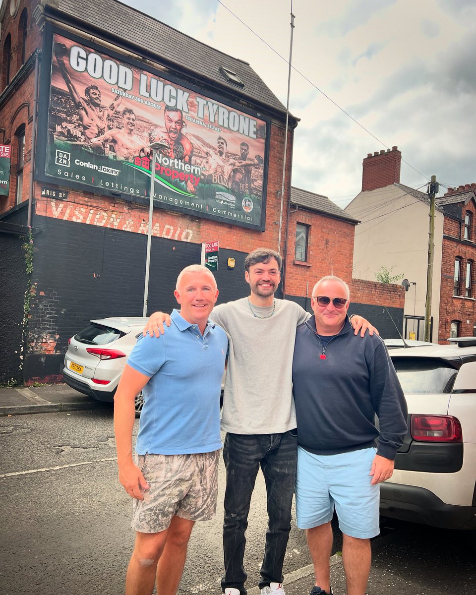 propertyni's tweet image. Great to have the “Hardest Man in Ireland” @Tyronemck down at his billboard we arranged in support of his huge fight on Saturday in the @SSEBelfastArena 

The event is almost sold out so jump over to Tyrone’s or @ConlanBoxing page to arrange tickets!

#goodluck #belfastboxer