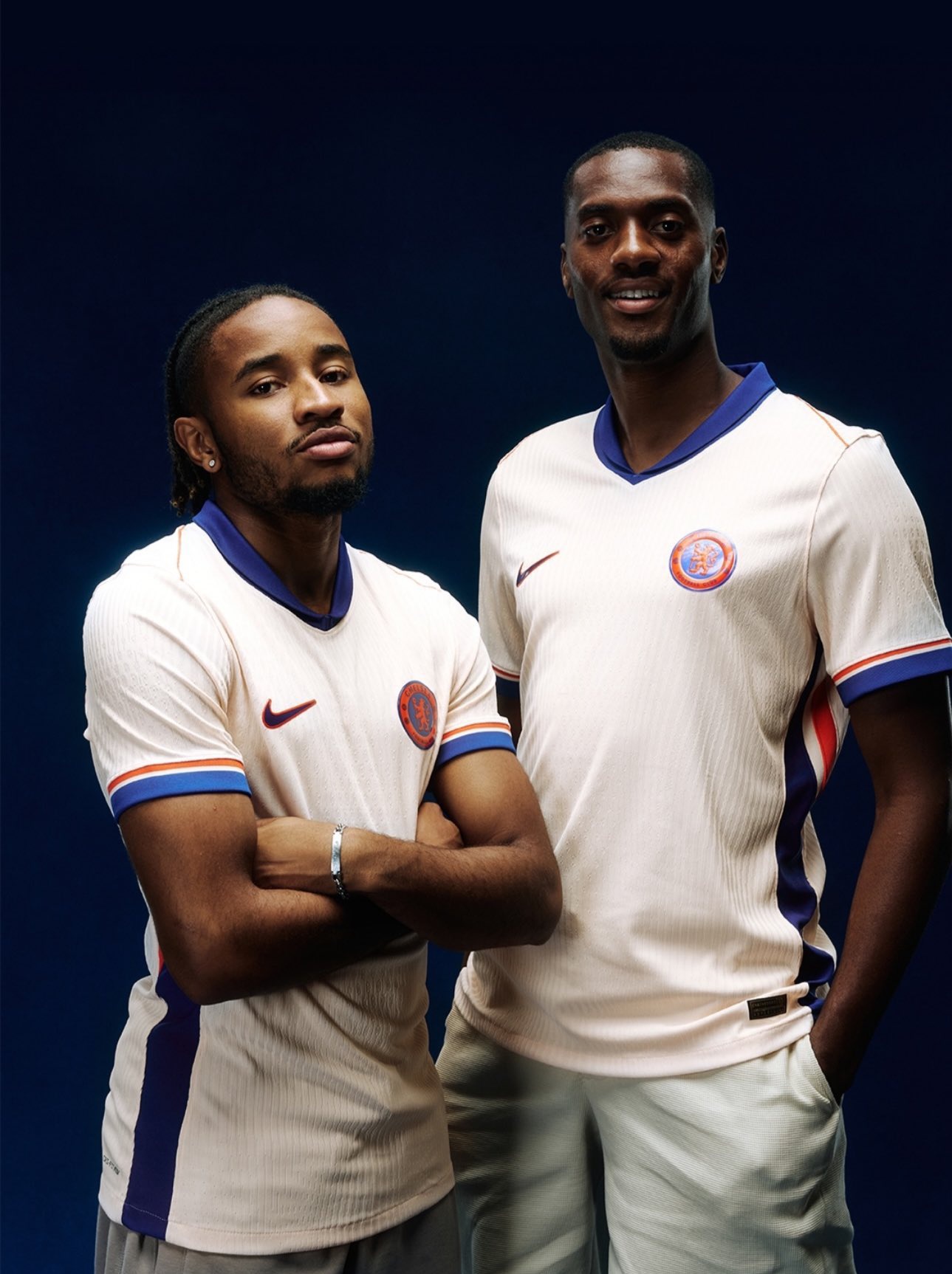 Premier League on X La nueva camisa alternativa del Chelsea para la temporada 2024 25. https t zOv4tmmwCl X