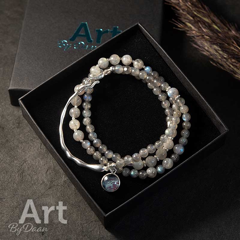 artbydaan's tweet image. Woehieeee, afgelopen maand kon ik eindelijk weer lekker in mijn nieuwe atelier aan de slag en ik heb ZULLLKE gave dingen gemaakt 🥰 welke is jouw favoriet?  

Delen=❤️

artbydaan.nl/sieraden