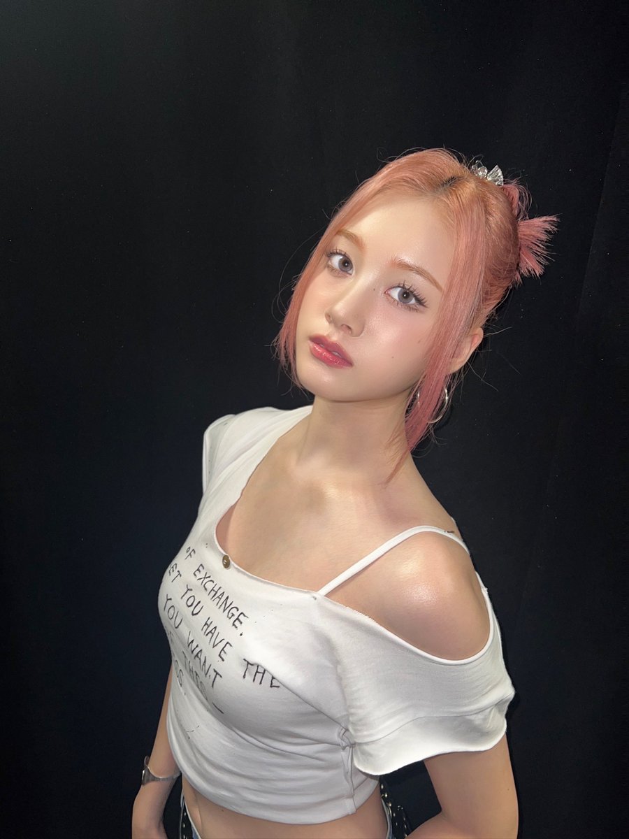 STAYC_talk's tweet photo. I'm a 퀸카👑👸

#STAYC #스테이씨 #J #재이 https://t.co/Dg56uGkO18