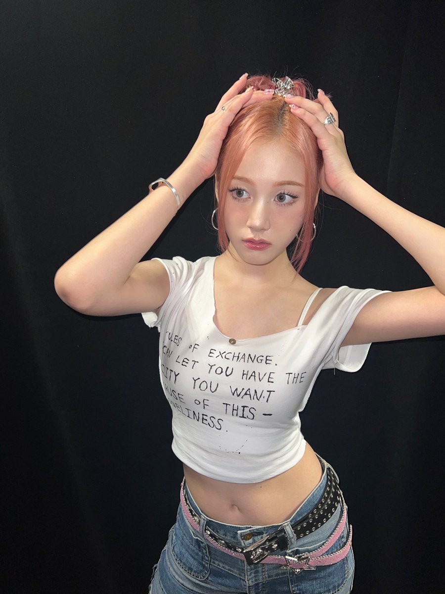 STAYC_talk's tweet photo. I'm a 퀸카👑👸

#STAYC #스테이씨 #J #재이 https://t.co/Dg56uGkO18