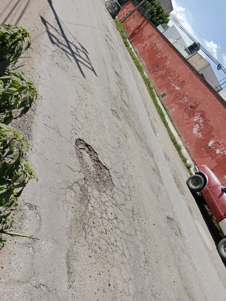 PueblaSucursal's tweet photo. @JCarlos_Valerio Carretera estatal a Coronango desde que entronca con prol de la 6 poniente https://t.co/tqassVSvpP