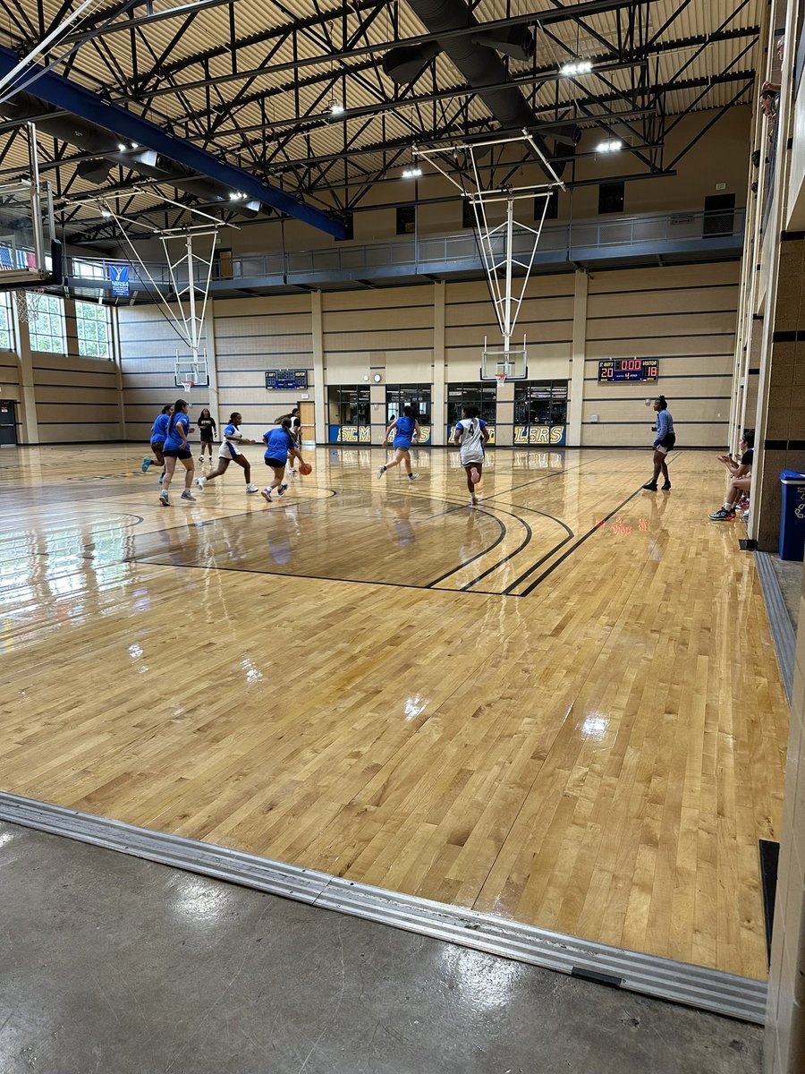 StMUwbb's tweet photo. We had a great elite camp last night! Thank you to all of the players, coaches, and parents for coming out 🏀🐍 Can’t wait to do it again! https://t.co/R9wajl9LSG